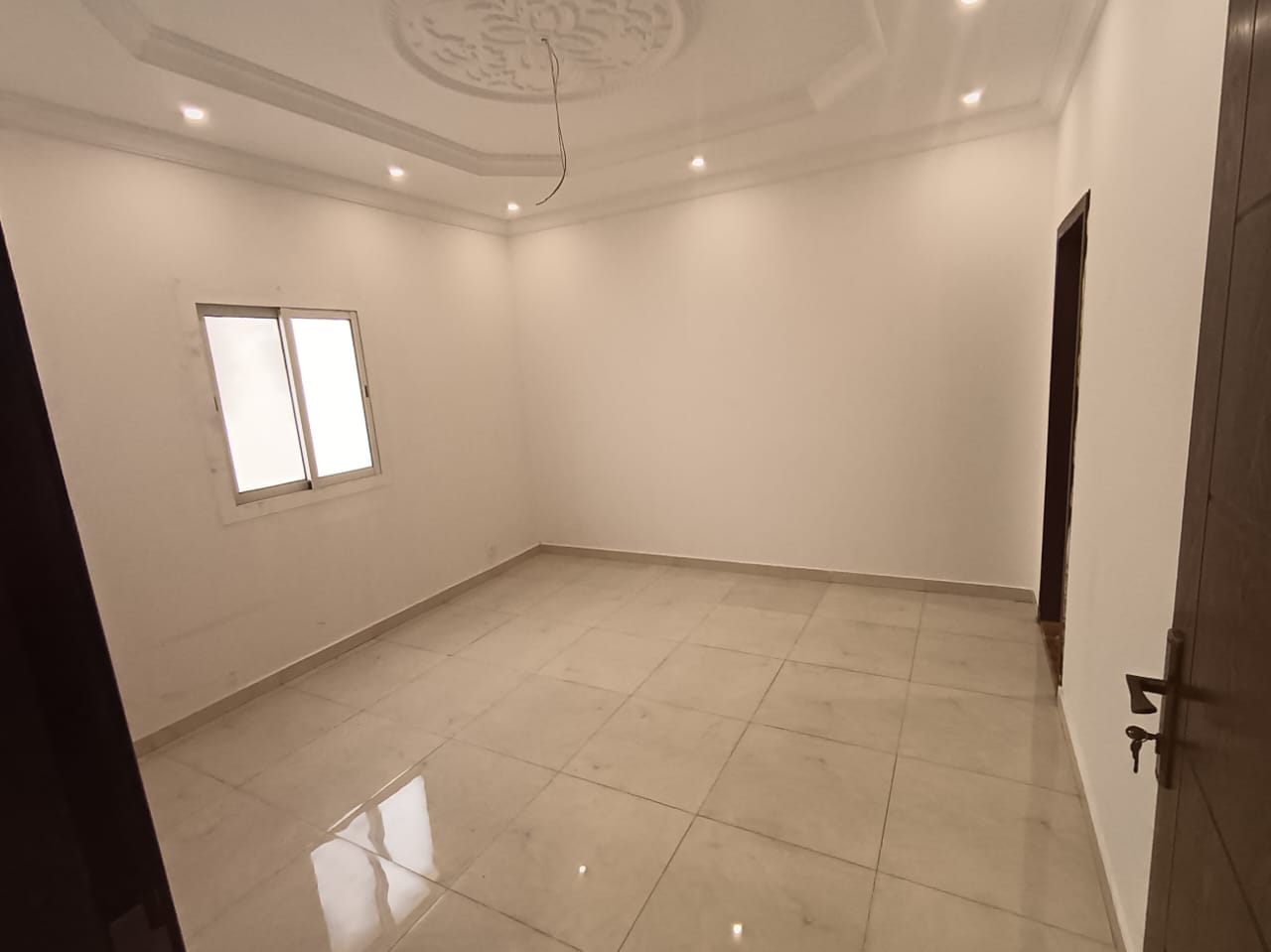 للايجار شقة في جده حي الروضه موقع مميز