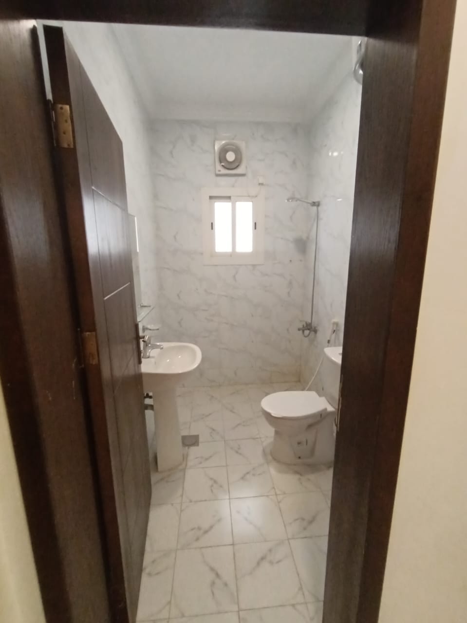 للايجار شقة في جده حي الروضه موقع مميز