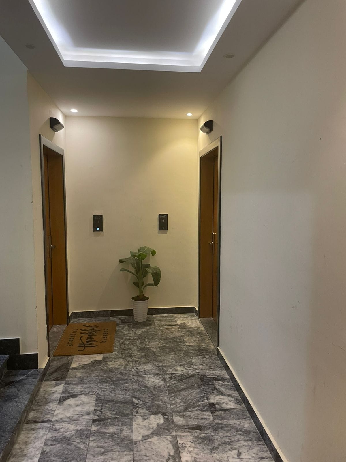 للايجار شقه فاخره جدا في جدة حي السلامه