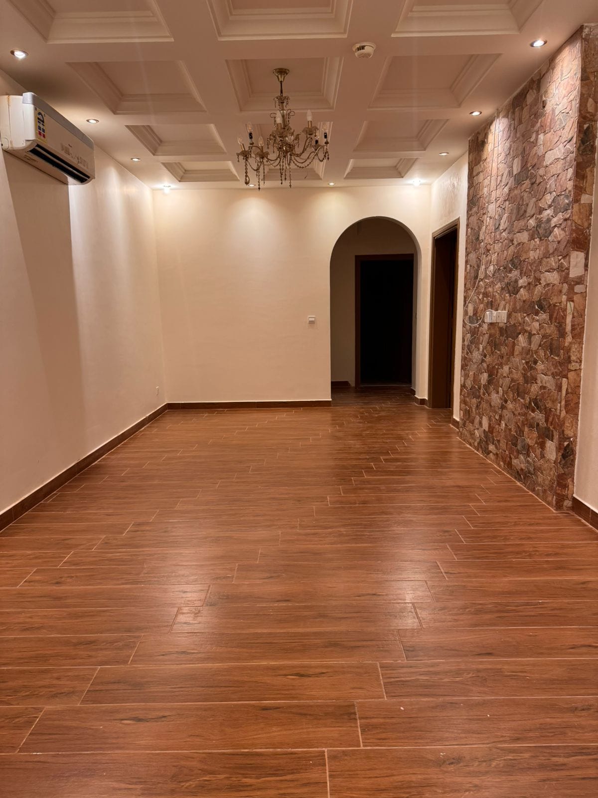 للايجار شقه عوايل في جدة الدور الاول حي البساتين بجوار مسجد المتقين