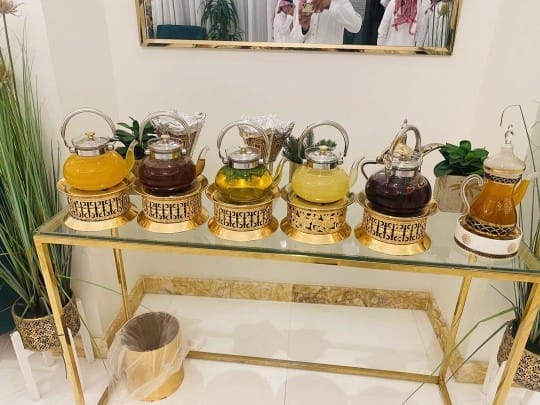 قهوجيه ومباشرين في جده