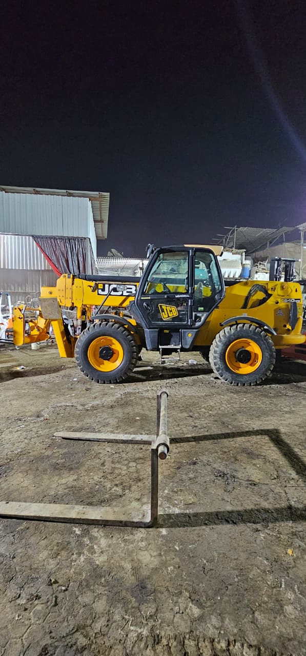 جي سي بي للايجار في الدمام