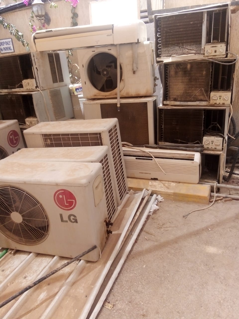 دينا طش الأثاث القديم بالرياض 0507019022 بحي اريد بالرياض شمال الرياض