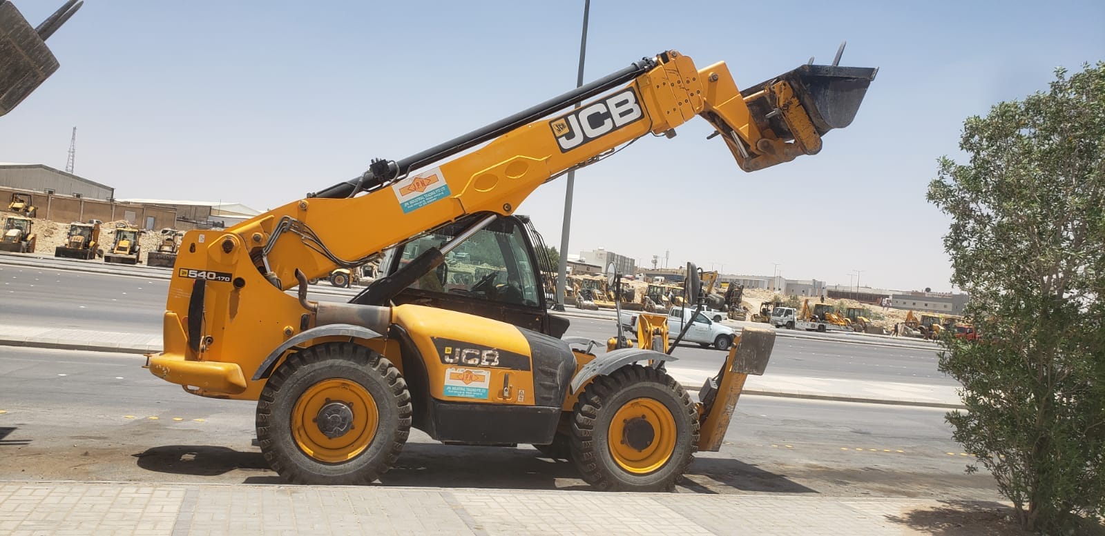 رافعات تلسكوبية للايجار- المنصة الذكية لتأجير المعدات