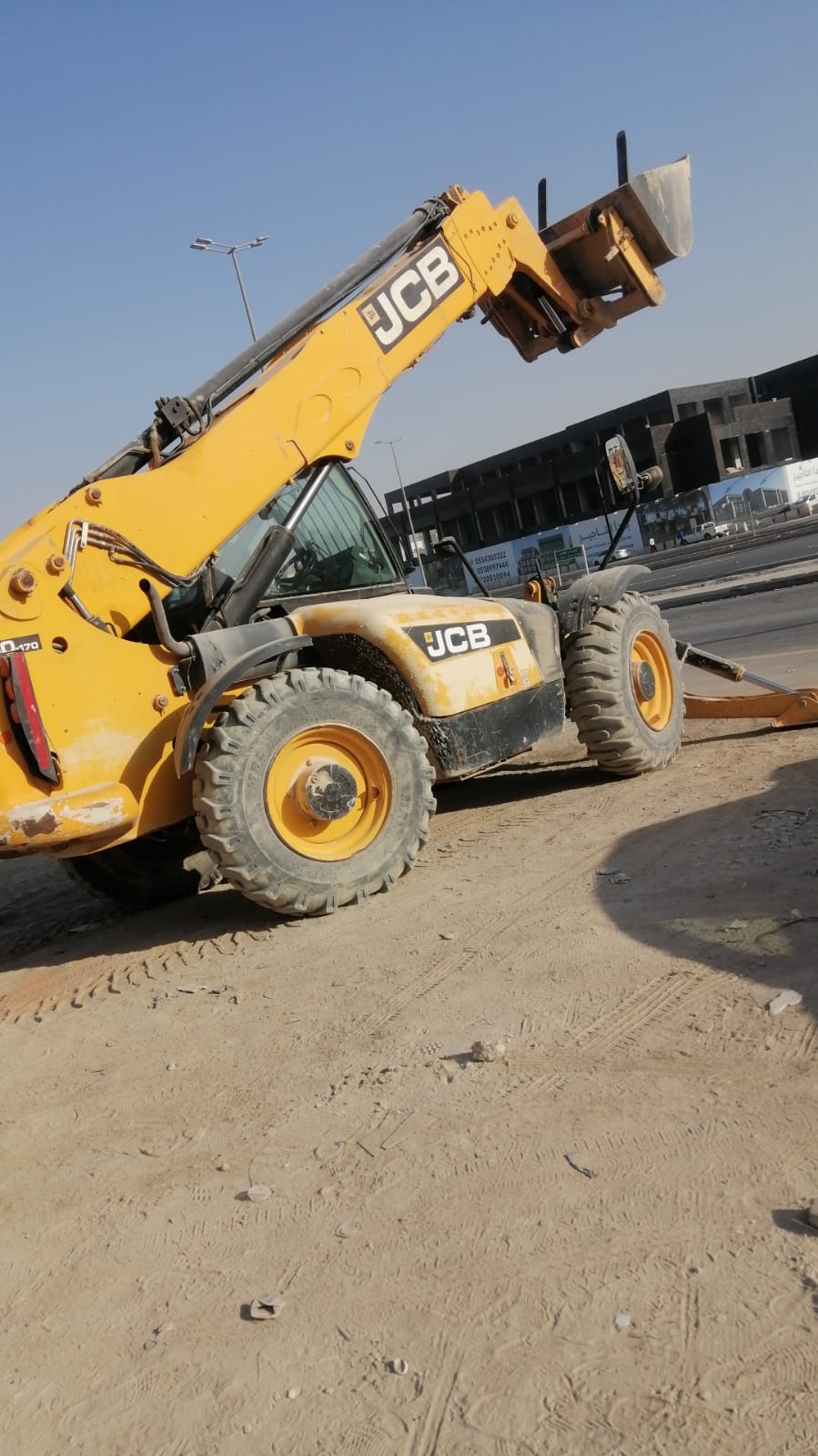 رافعات تلسكوبية للايجار- المنصة الذكية لتأجير المعدات