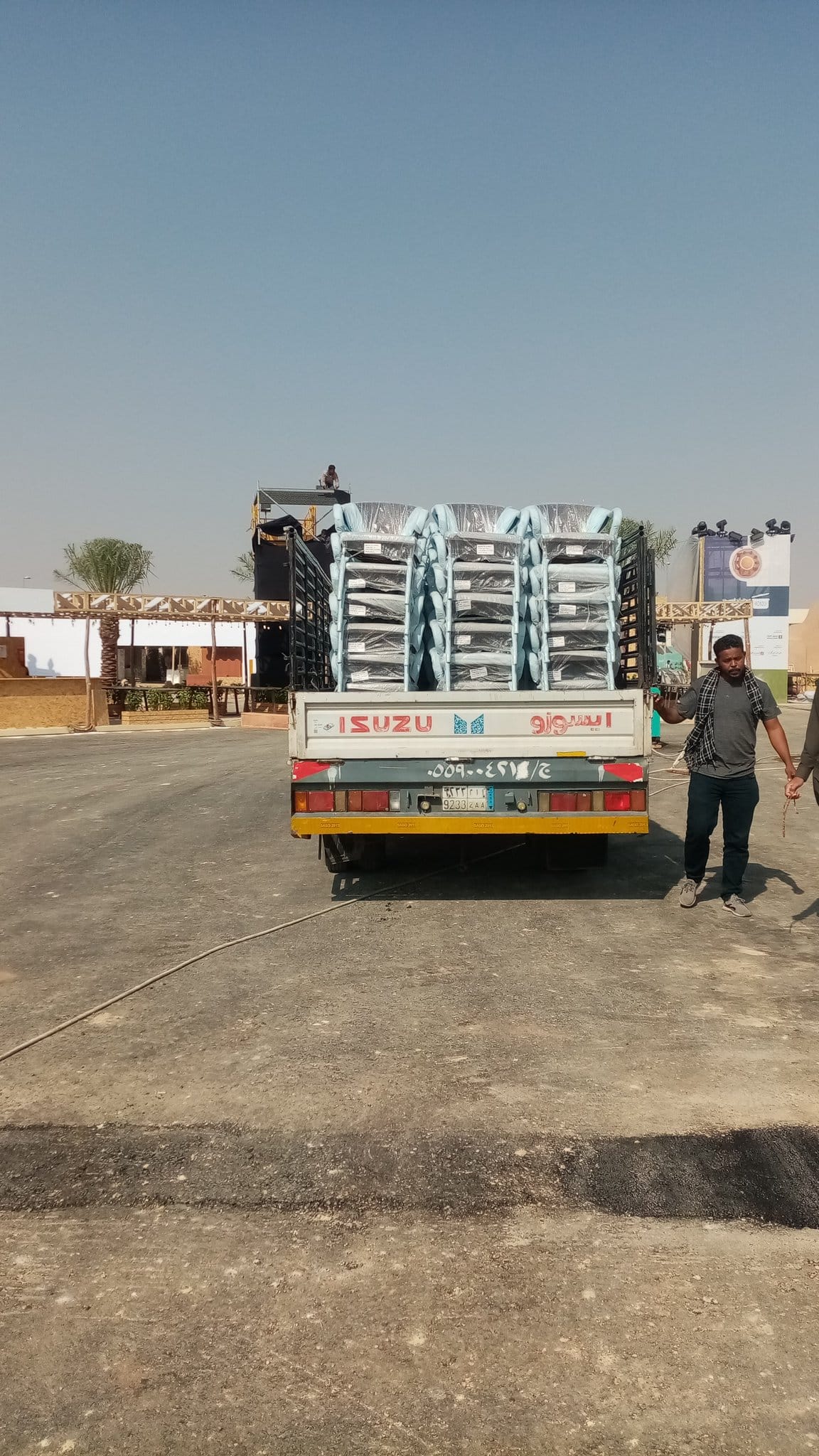 دينا تشيل عفش حي العقيق 0َ566892517