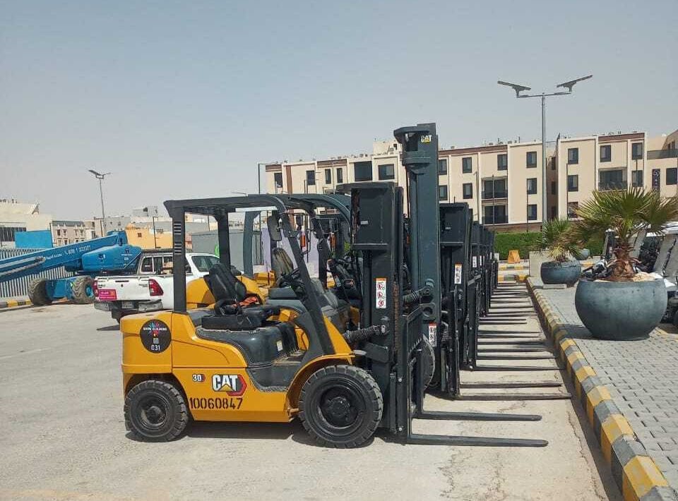 رافعة شوكية فوركلفت 3طن للإيجار في الدمام الرياض المنصة الذكية