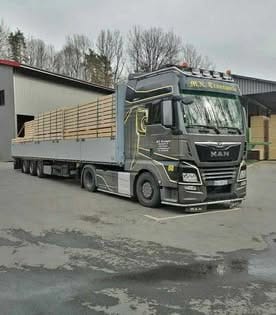 تريلا نقل اثاث بضائع الرياض تبوك 0551817418 الدمام جدة جازان