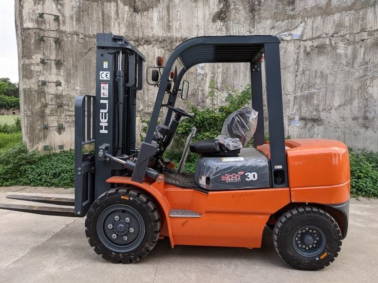 رافعة شوكية فوركلفت 7طن للأيجار في الرياض – يومي / شهري