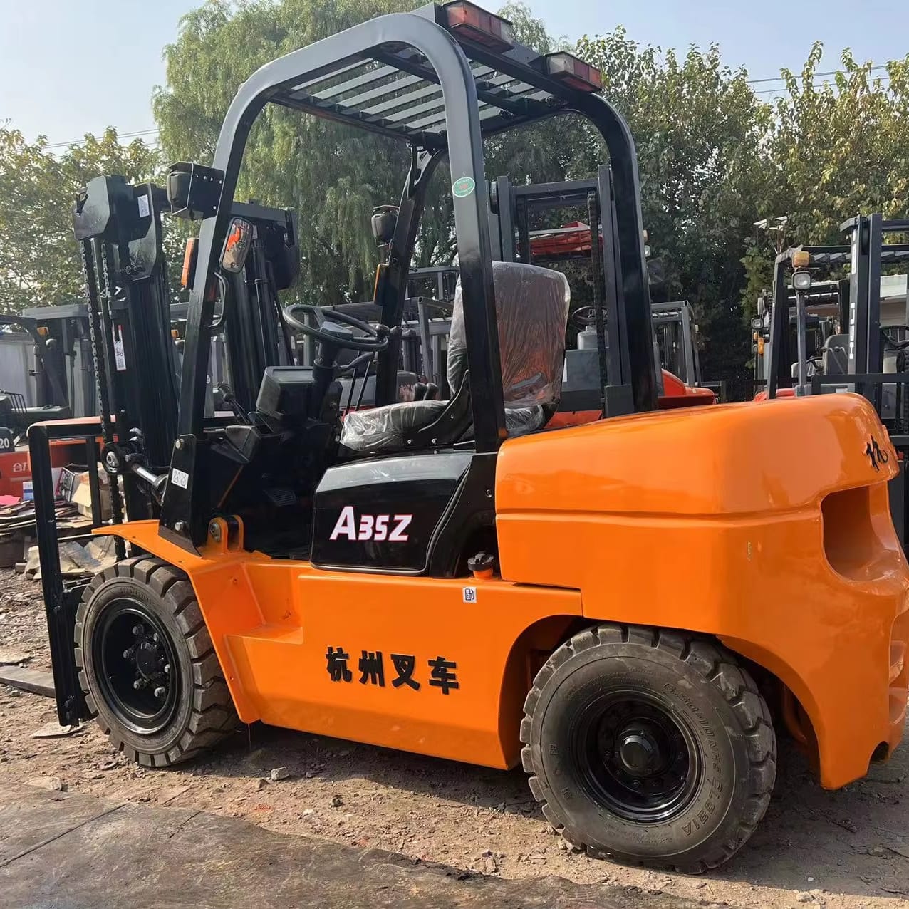 فوركلفت 10طن للإيجار في الدمام – الرياض – الجبيل – القطيف – تبوك –