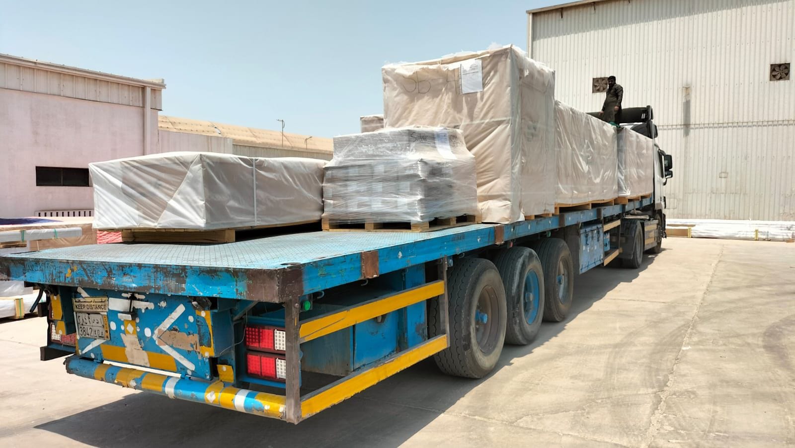 تريلا ستاره نقل بضائع خارج الرياض 0537422374