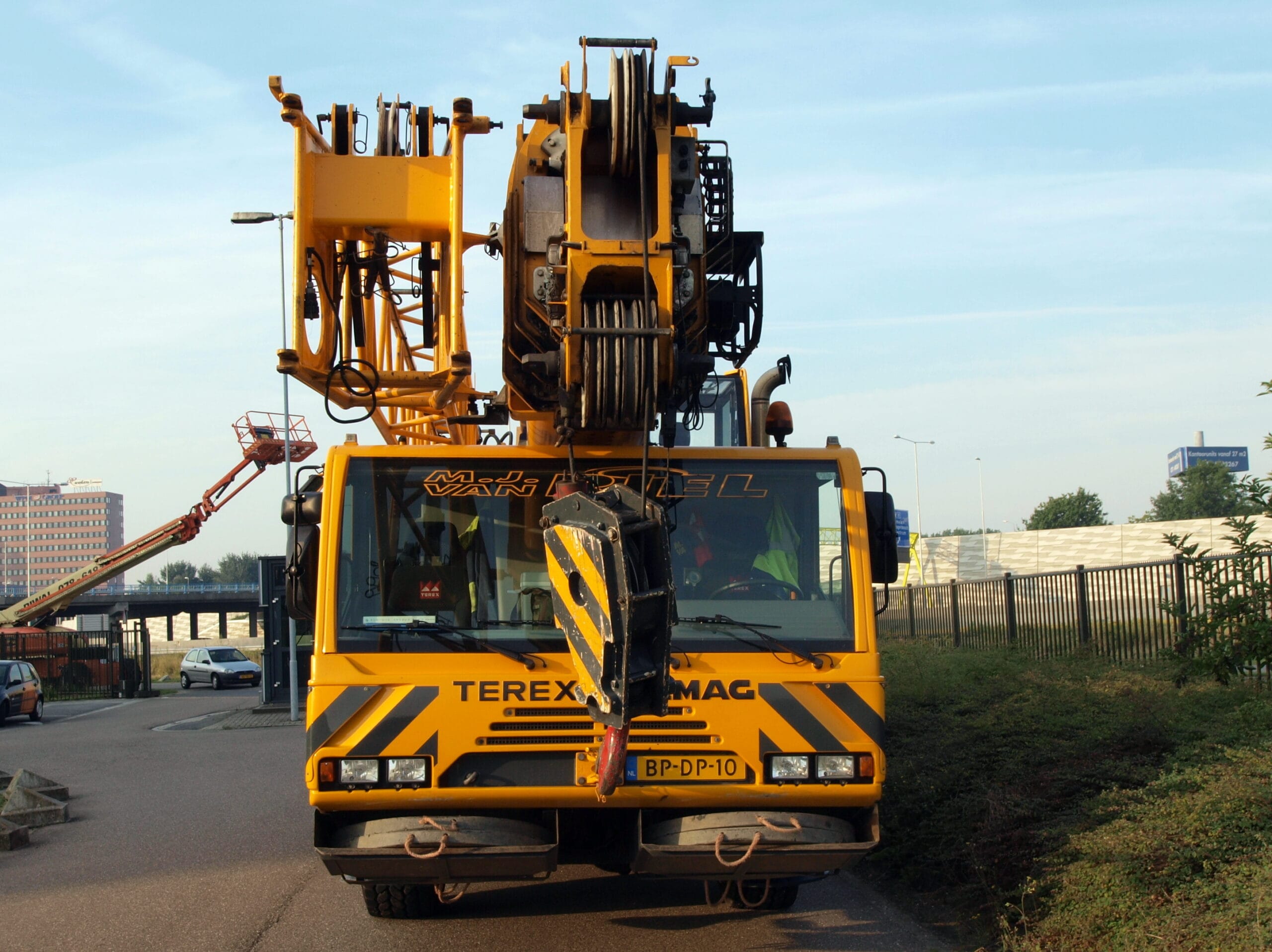 كرينات موبايل للأيجار في الدمام والرياض والجبيل والقطيف