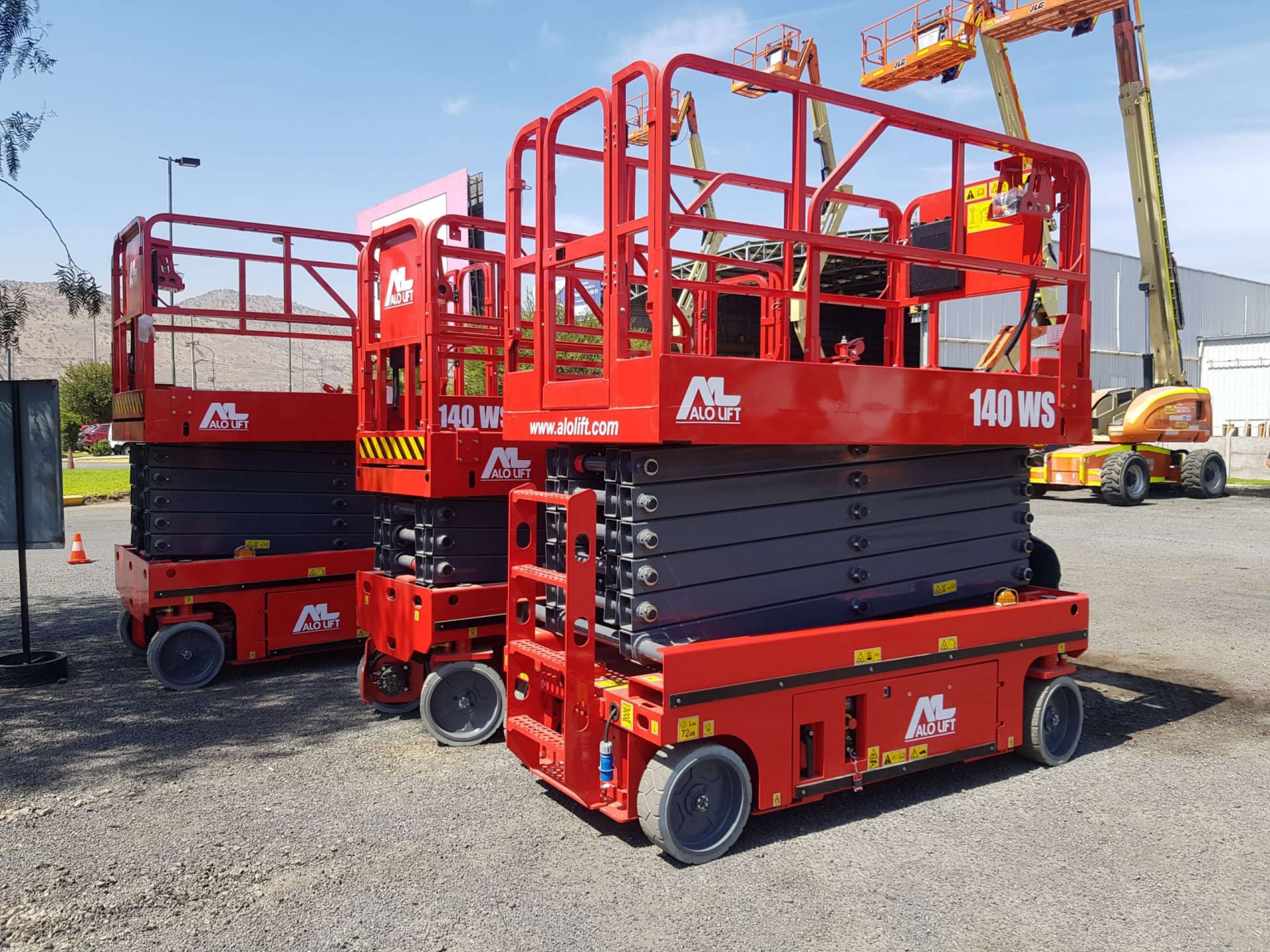 سيزر لفت 18متر 20متر للإيجار في جدة الرياض – Scissor lift 20 meters 18 meters For rent in Jeddah Riyadh