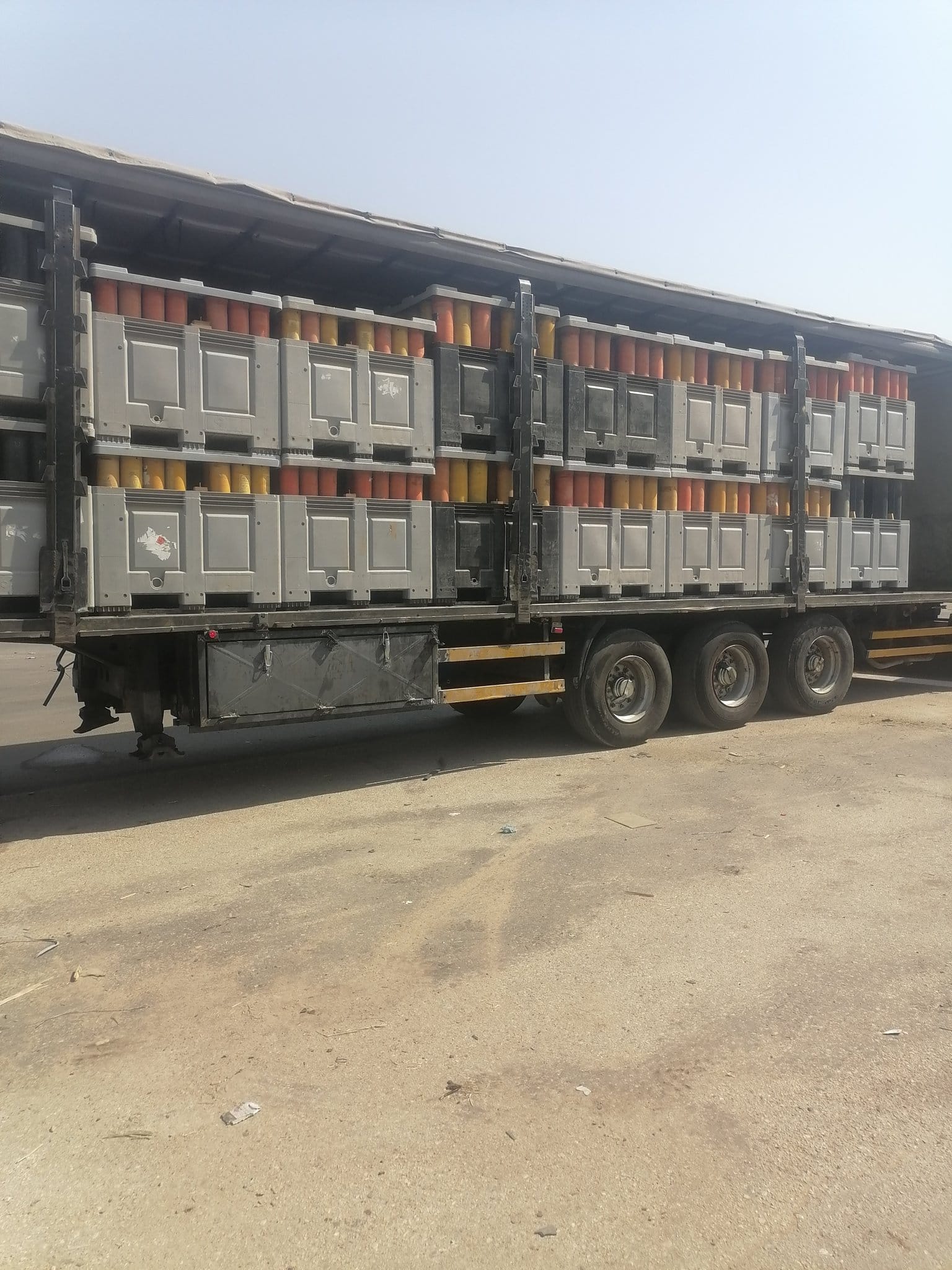 تريلا نقل عفش 0545862986 من الرياض الى الدمام جدة مكه والمدينه الطائف القصيم بريده خميس مشيط نجران