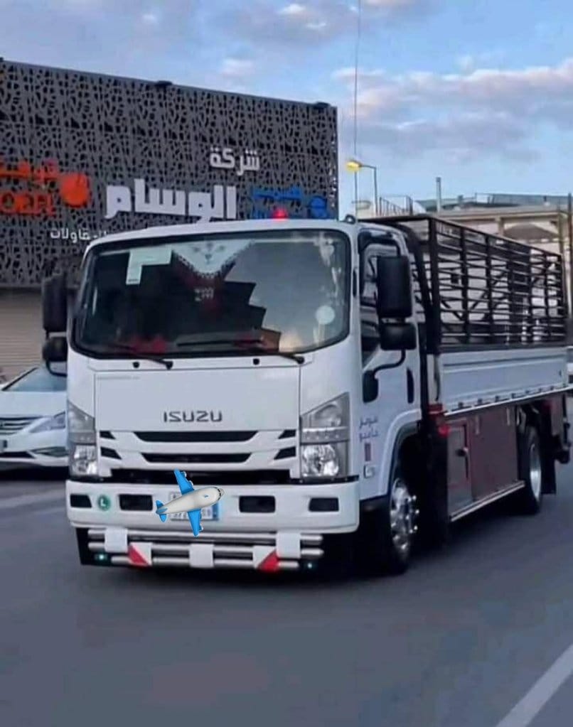 دينا توصيل اثاث بالرياض 0596778198