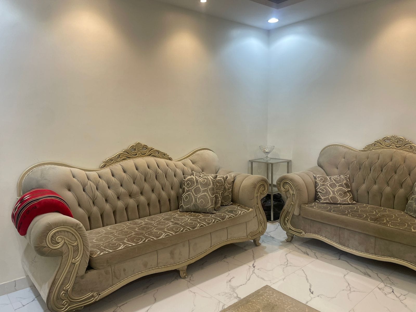 دينا تشيل اثاث القديم بالرياض 0507019022 دينا طش الأثاث القديم بالرياض