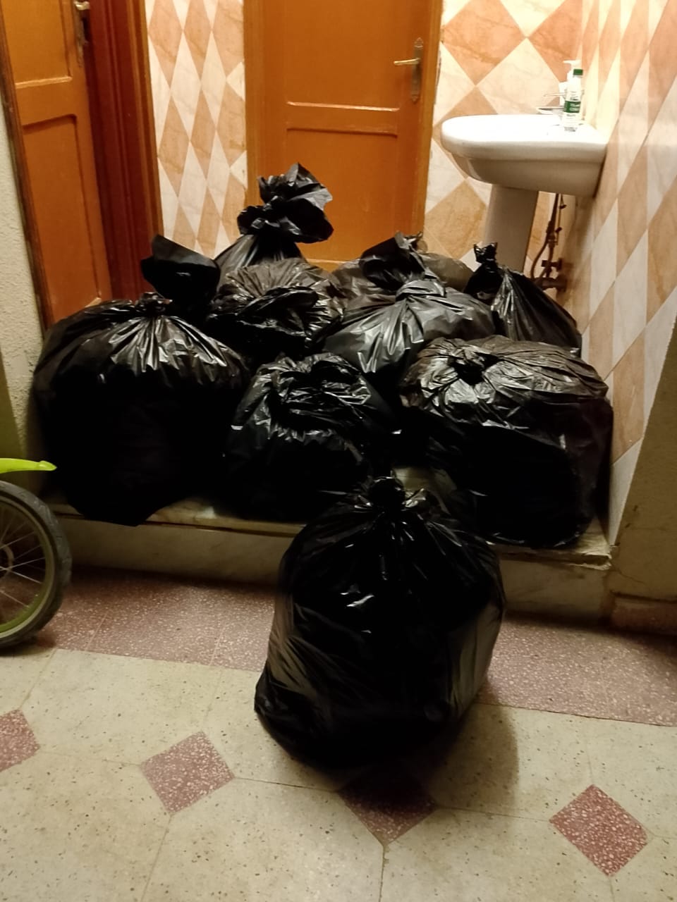 دينا تشيل عفش حي العقيق 0َ566892517