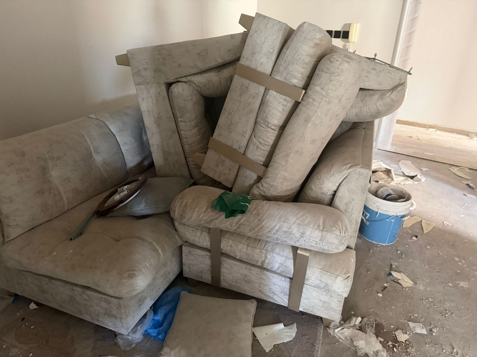 طش اثاث قديم بحي الياسمين 0551977610