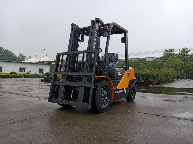 فوركلفت للأيجار في الدمام والرياض – أسعار تنافسية – توصيل سريع