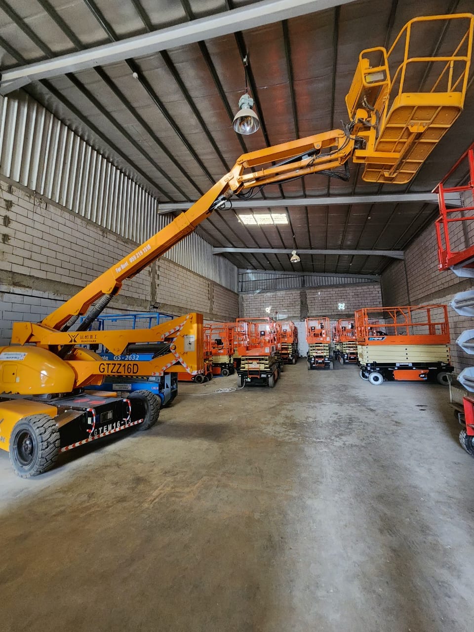 Man lift * Boom lift for rent in Dammam * Jubail * Qatif * Jeddah