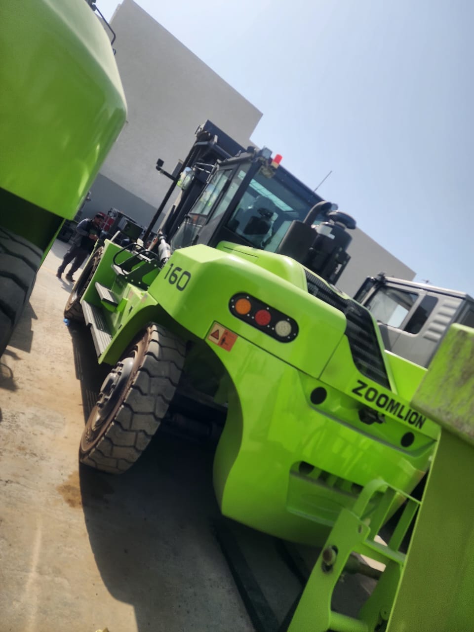 فوركلفت 10طن للإيجار في الدمام – رافعة شوكية 10طن للإيجار في الدمام