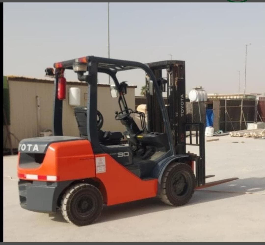 رافعات شوكيه فوركلفت للايجار سيزرلفت للايجار رافعات تلسكوبيه للايجار رافعات مقصيه للايجار ديزل كهرباء جي سي بي تليهاندر مرلوهات للايجار