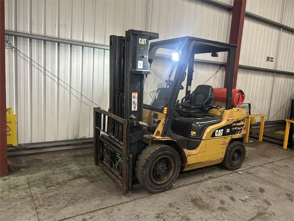 فوركلفت للايجار في الدمام الرياض الجبيل القطيف رافعات شوكية