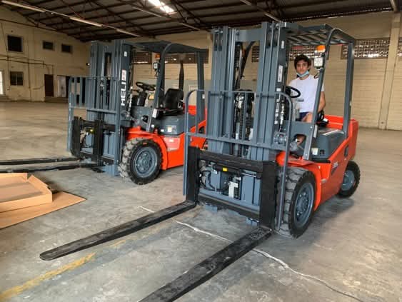 فوركلفت للأيجار في الدمام رافعة شوكية للإيجار الدمام