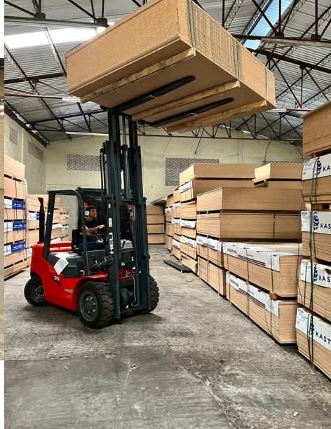 فوركلفت للأيجار في الدمام رافعة شوكية للإيجار الدمام