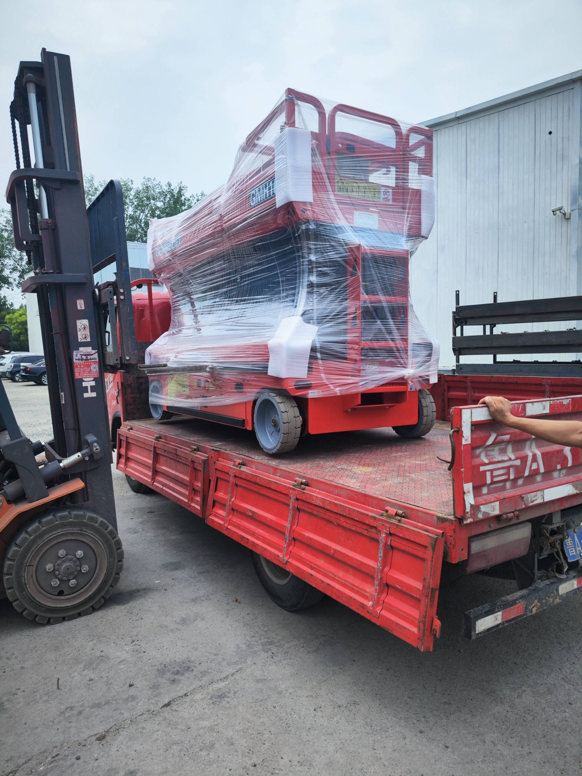 Scissor lift rental Dammam | Riyadh, Jeddah