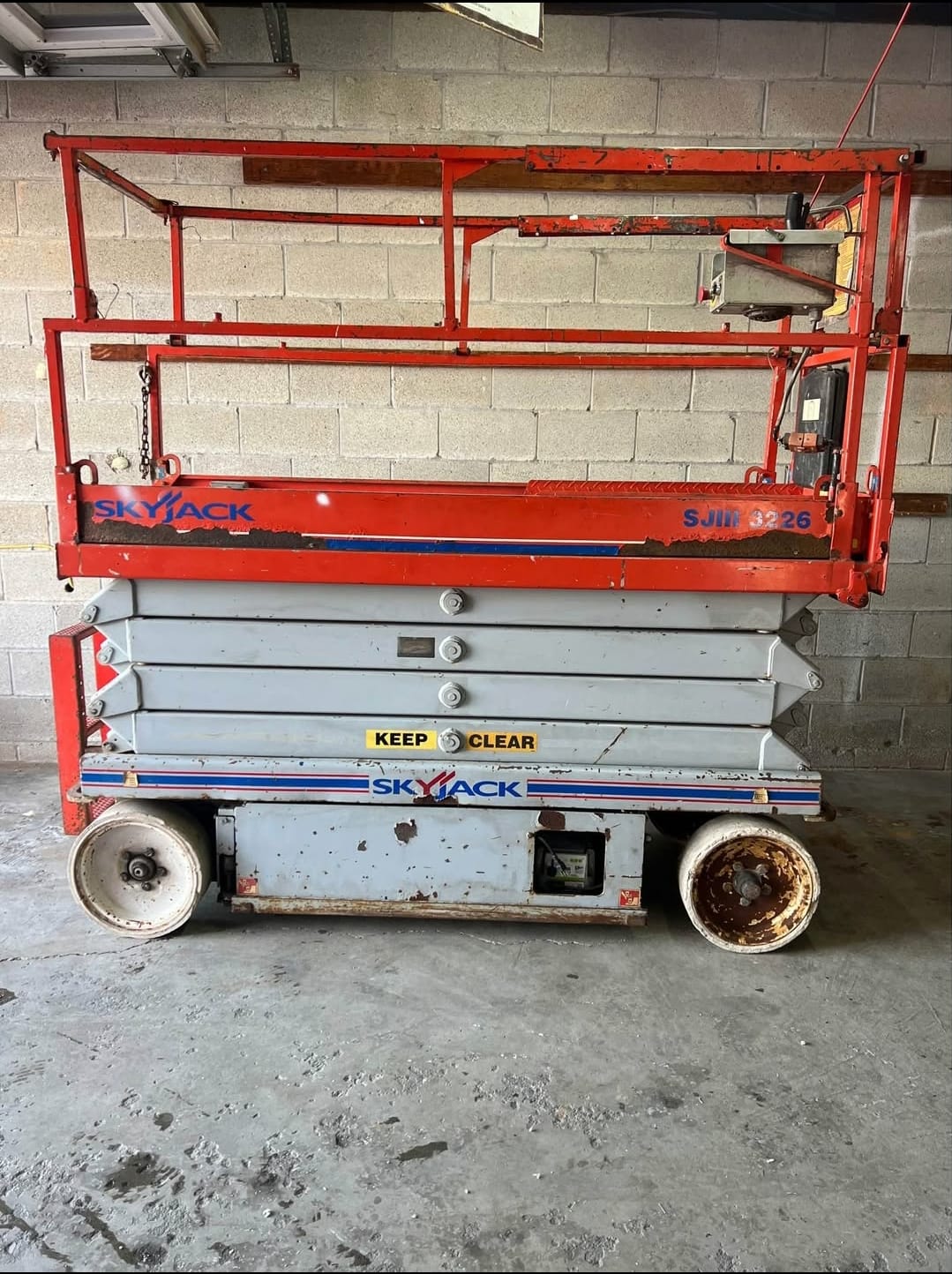 رافعات مقصية ( سيزرلفت ) للإيجار 🏗 الدمام | تأجير يومي / شهري / سنوي