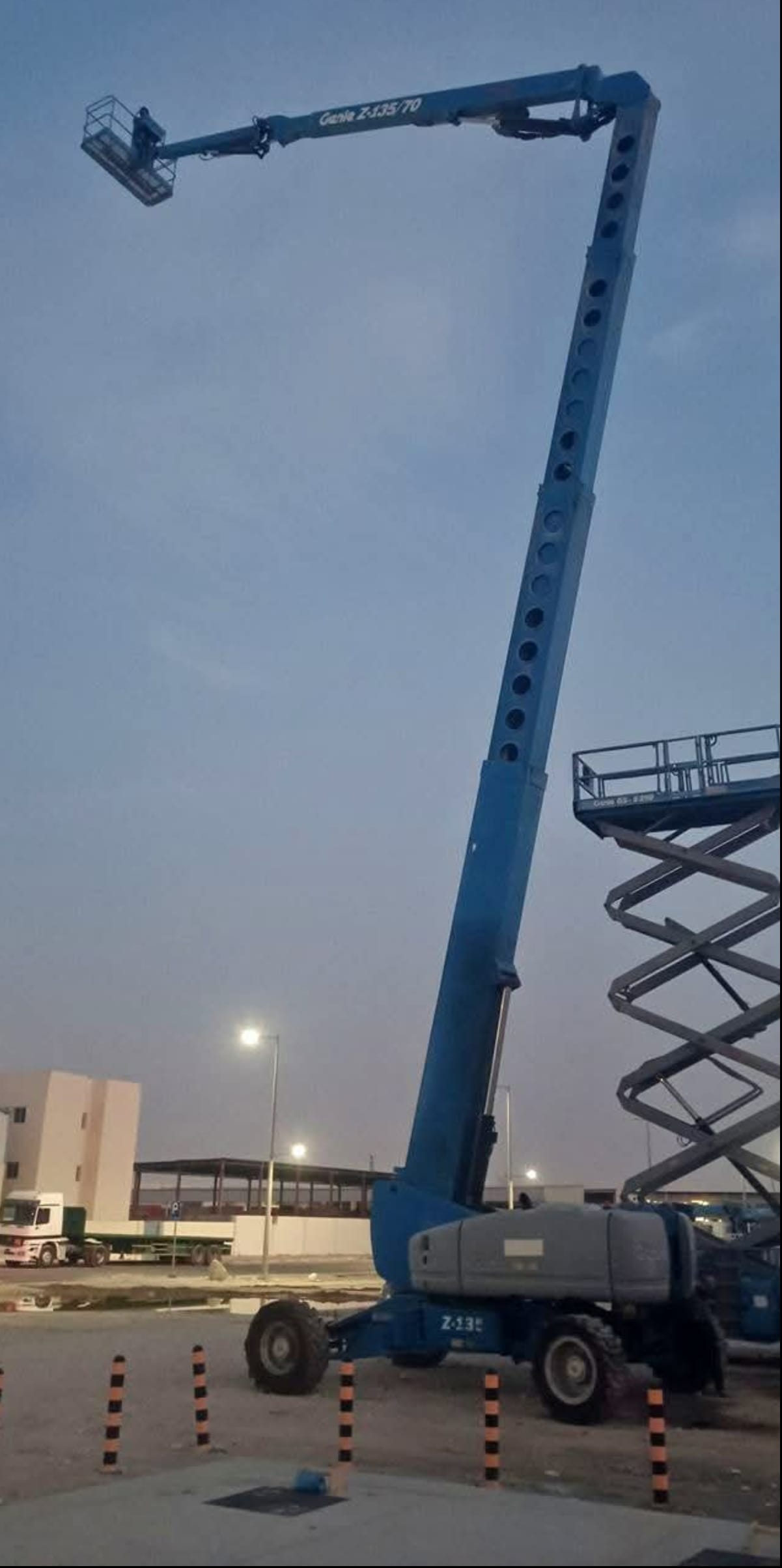 السامي: رافعات مقصية ( سيزرلفت ) للأيجار في الرياض والدمام | 8م 10م 12م 14م 16م – يومي / شهري