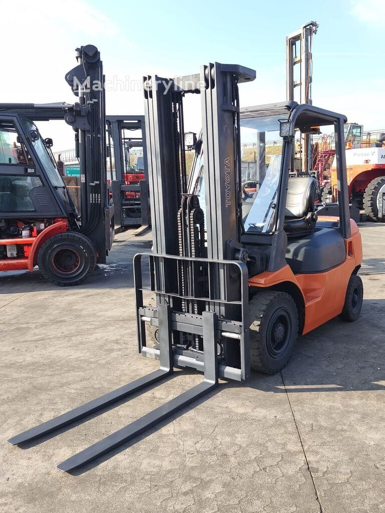 فوركلفت للإيجار في جدة مكة – الرياض جدة