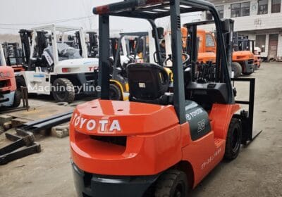 material-handling-equipment-diesel-forklift-Toyota-7FD25-1766399502027772447_big-25122212275195721200