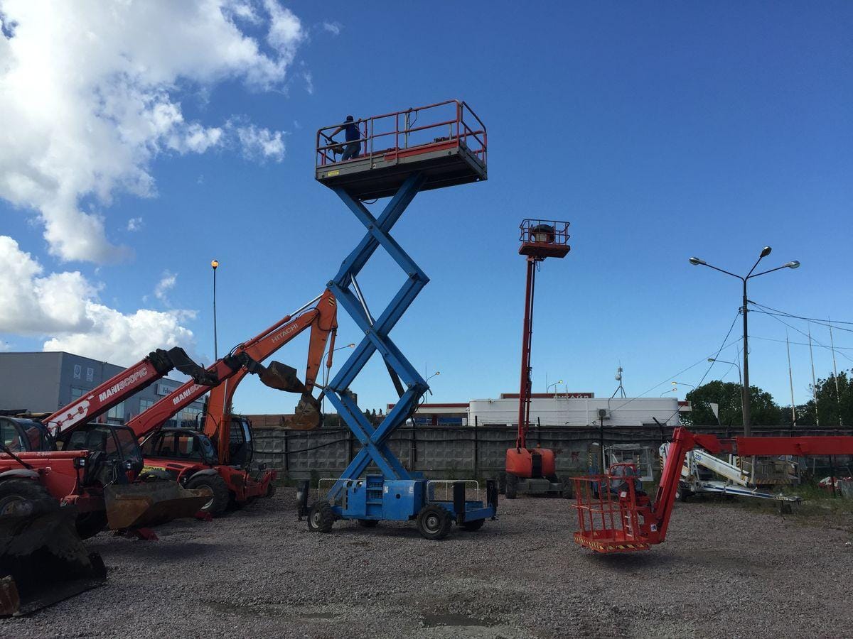 🏗️ تأجير ( بوم لفت ) مان لفت للأيجار في الرياض والخرج والدرعية – رافعات تلسكوبية شاهقة – 2026 ​