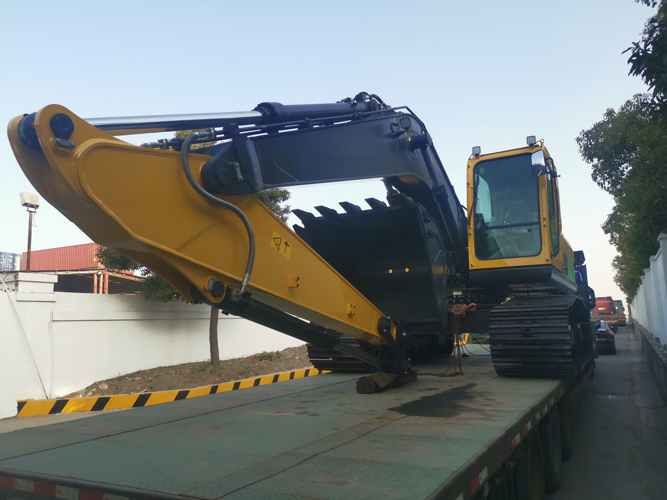 بوكلينات للايجار هدم حفر ترحيل للتواصل مع رافعات الشموخ المتقدمة للتاجير 0569647944