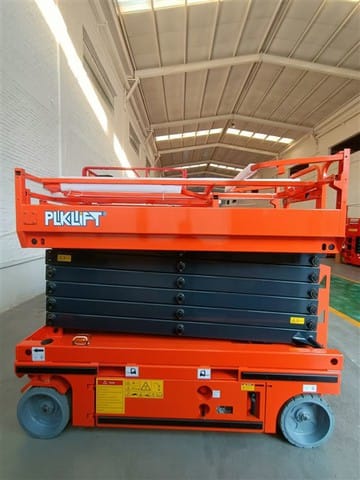 سيزر لفت 8متر للإيجار في الدمام – منصة مقصية كهربائية بالدمام