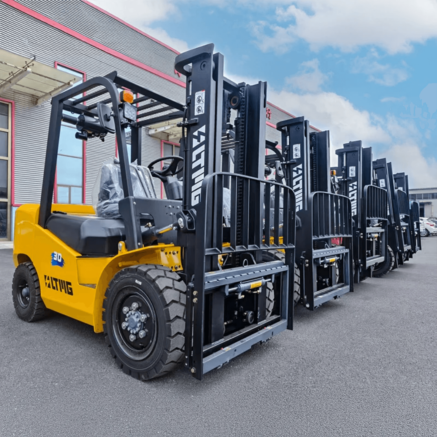 سيزرلفت للايجار الدمام #! تأجير فوركلفت #! رافعات شوكية ومقصية للايجار #! 0530677958 🤳