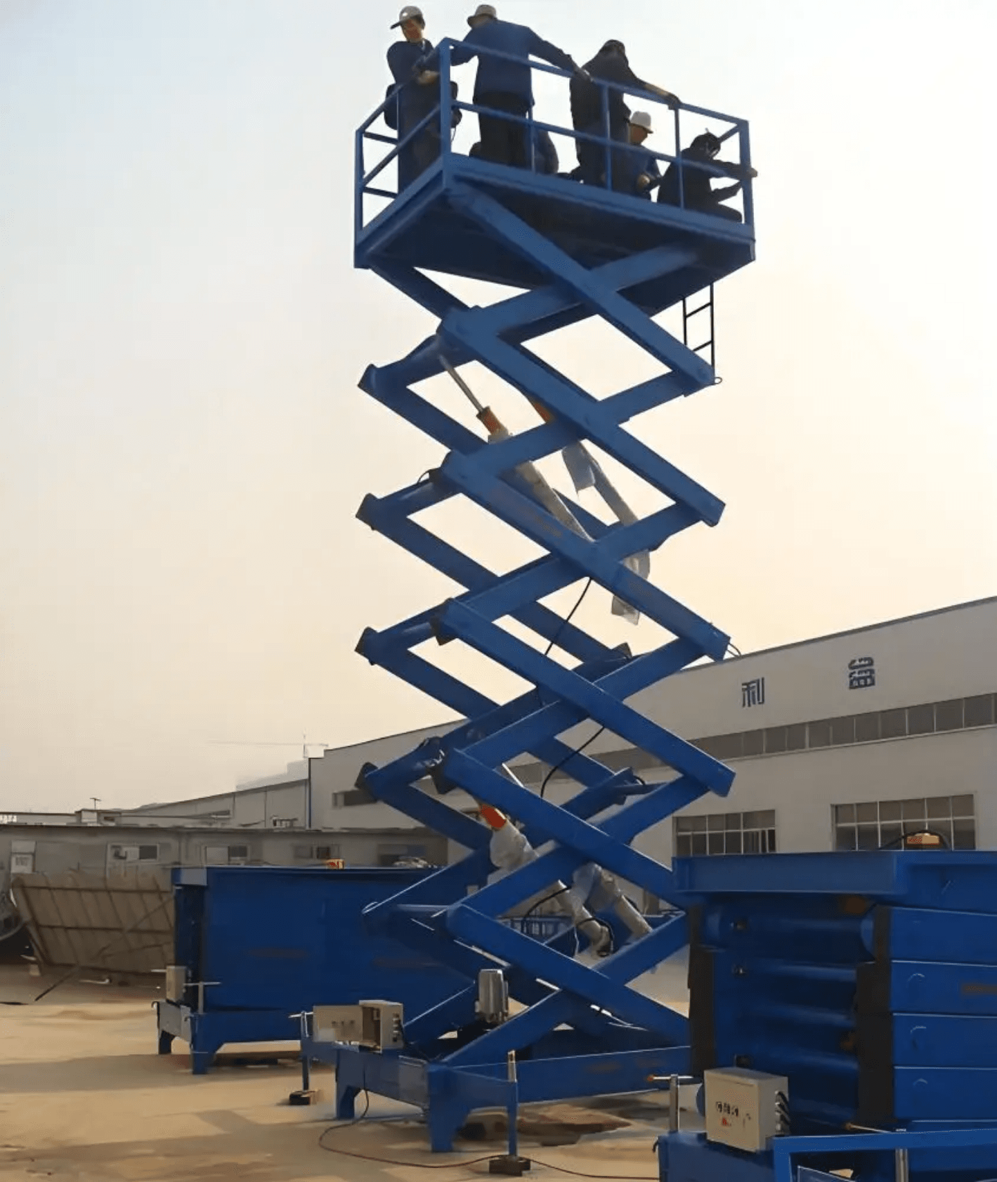 سيزرلفت للايجار الدمام #! تأجير فوركلفت #! رافعات شوكية ومقصية للايجار #! 0530677958 🤳