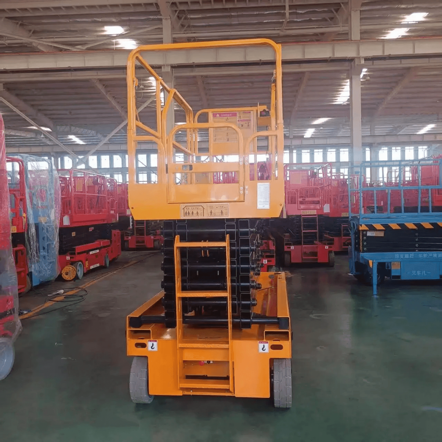 رافعات مقصية للإيجار بالدمام // تأجير رافعات شوكية 2026 # سيزرلفت # فوركلفت # تأجير # 0530677958 🤳📞 # الدمام _ الرياض _ جدة #