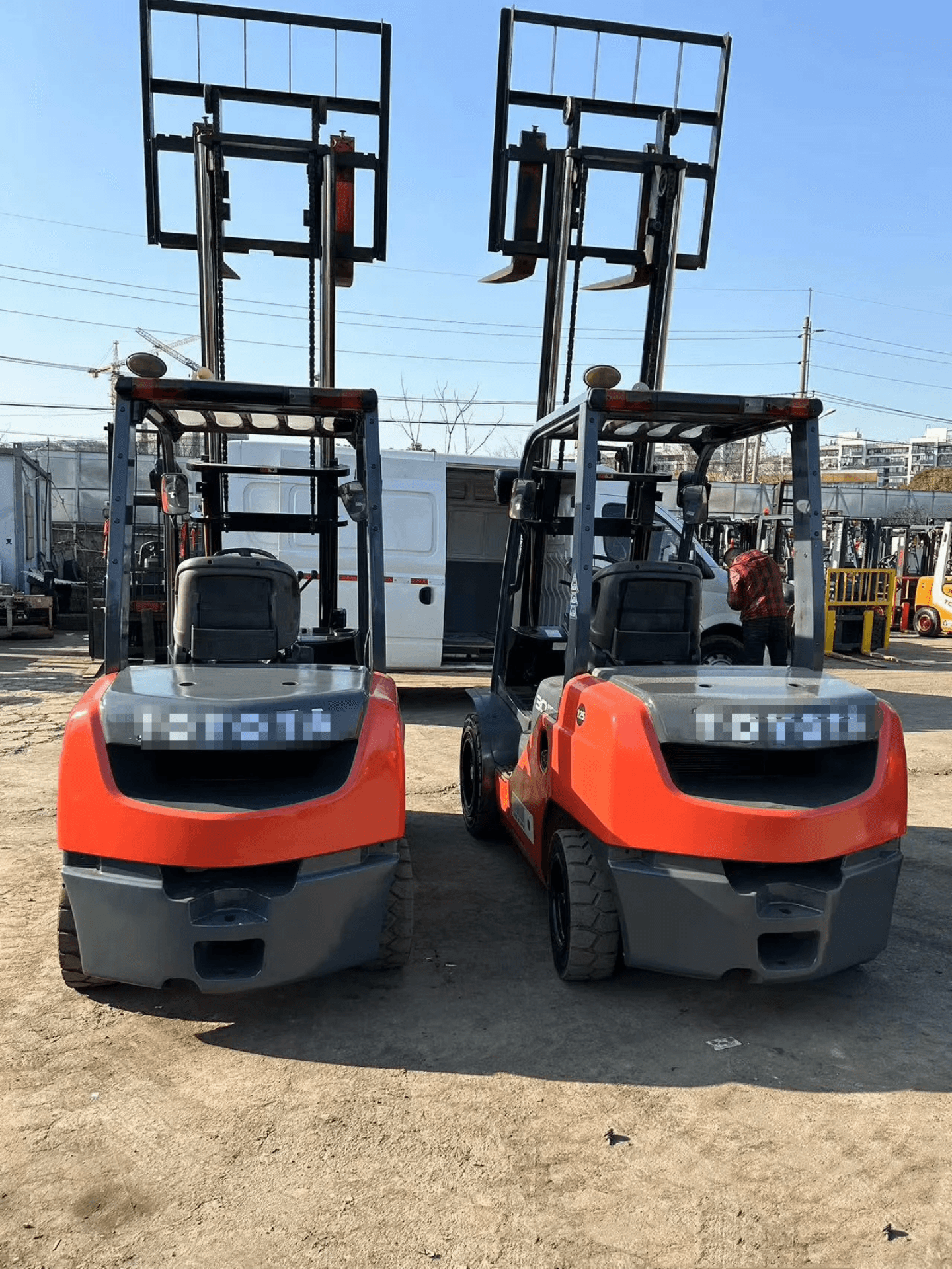 فوركلفت للإيجار بالرياض | رافعة شوكية 1-25 طن يومي/أسبوعي/شهري | 2026