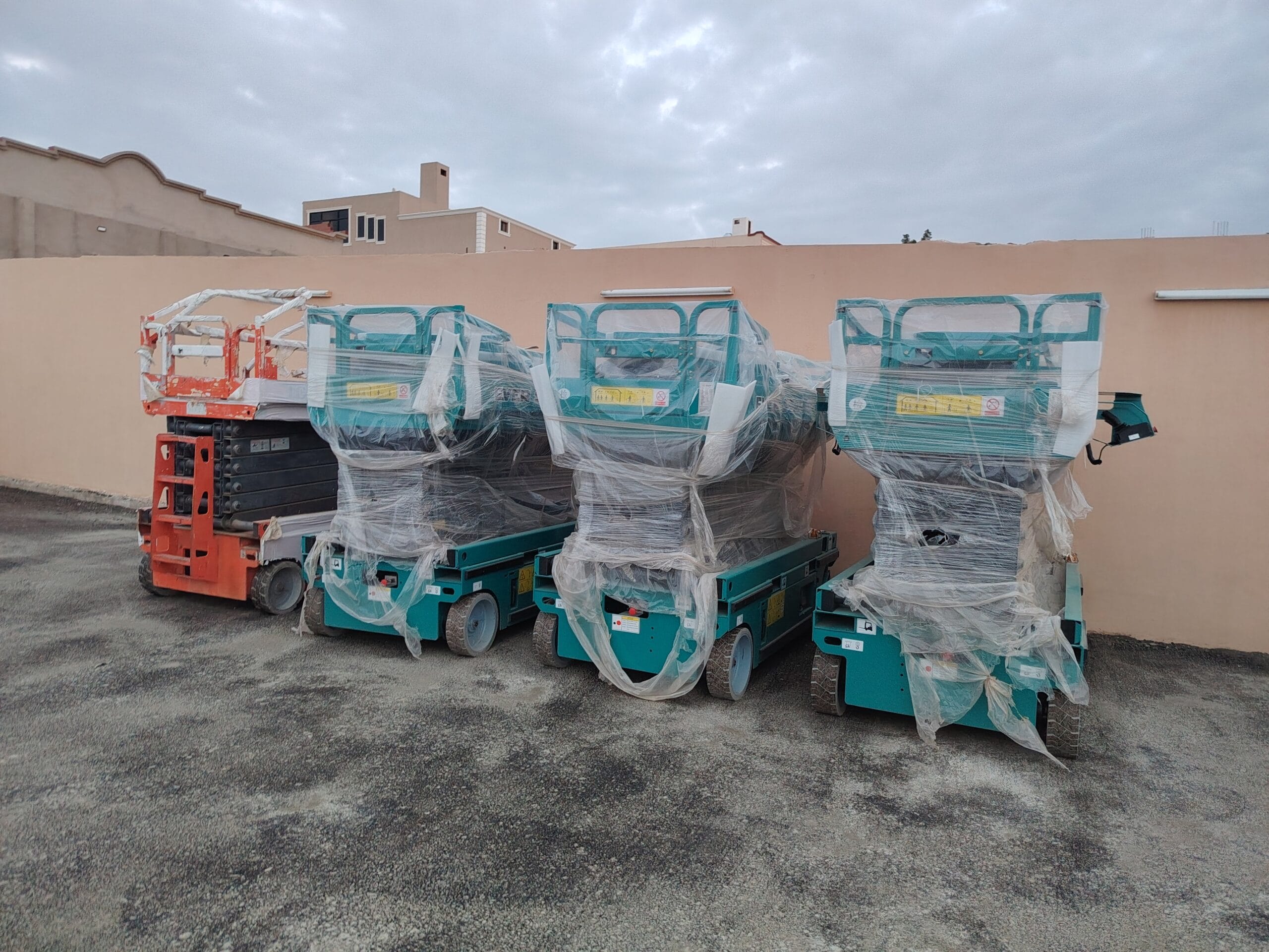 سيزر لفت 10متر 12متر 14متر 16متر كهرباء للايجار جده