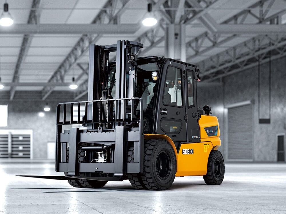 فوركلفت للأيجار في الدمام Forklift For Rental in Dammam عزم الرافعات