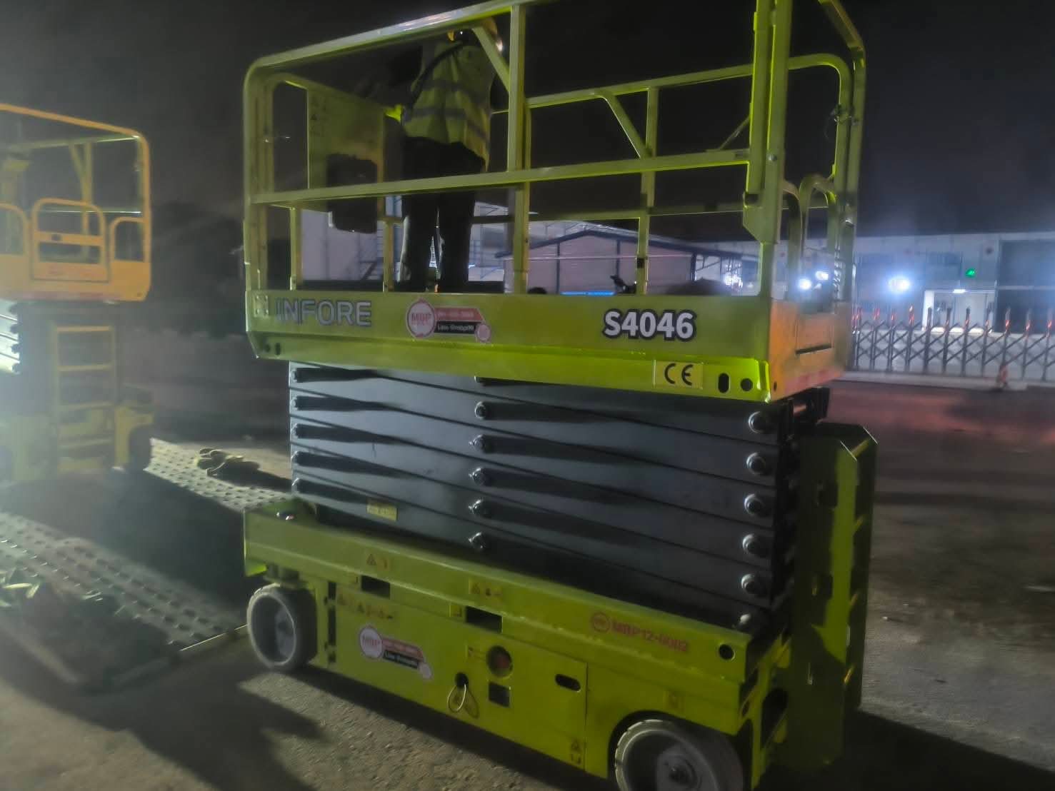 2️⃣ ⭐ Electric & Diesel Scissor Lift Rental Jeddah – Saudi Arabia