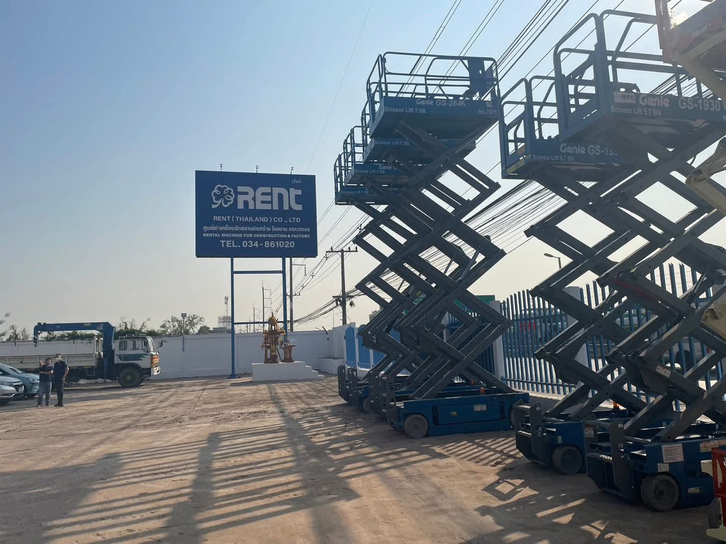 2️⃣ ⭐ Electric & Diesel Scissor Lift Rental Jeddah – Saudi Arabia