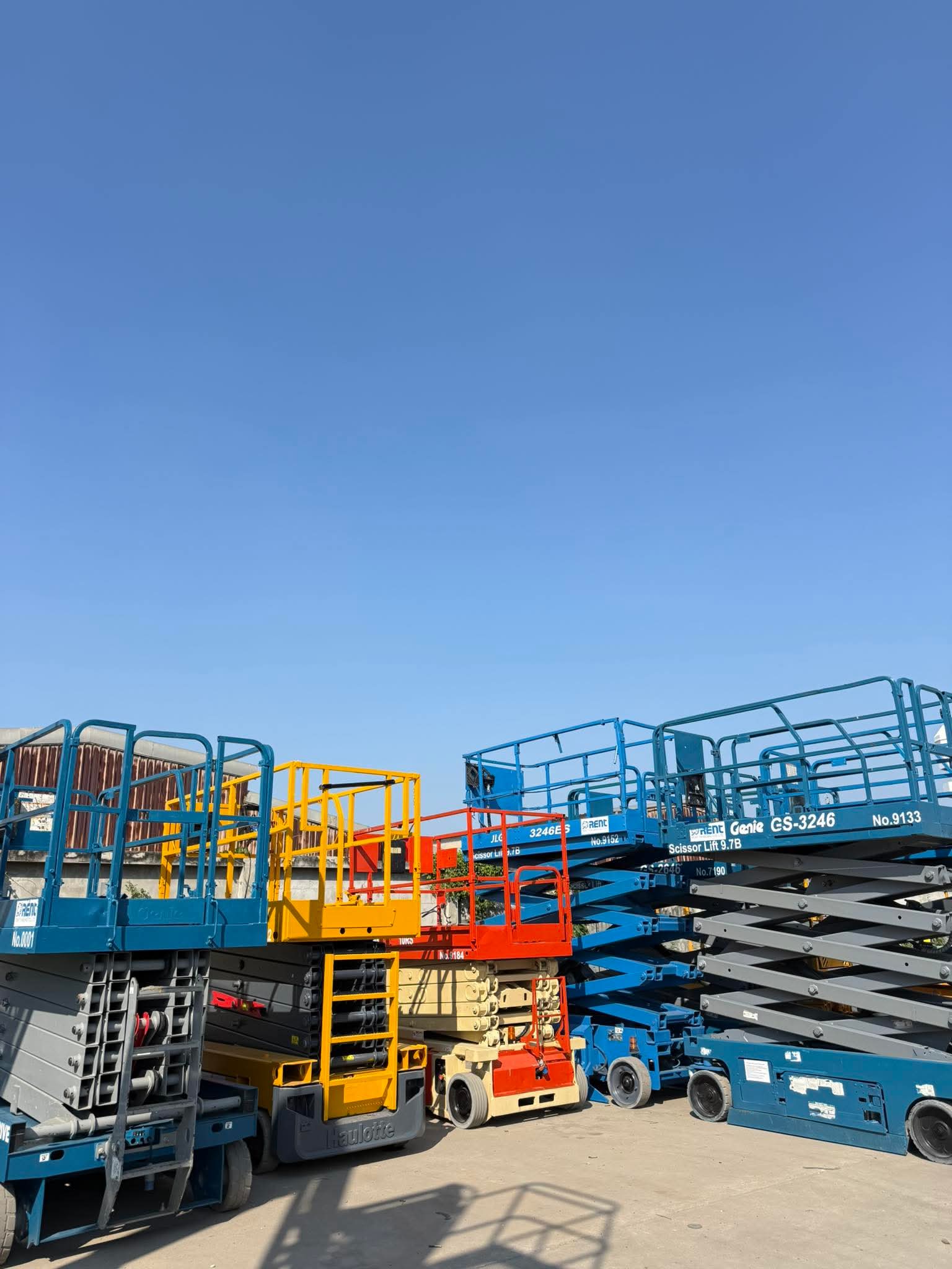 2️⃣ ⭐ Electric & Diesel Scissor Lift Rental Jeddah – Saudi Arabia