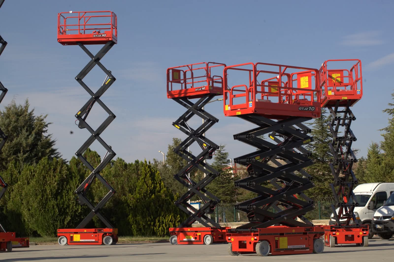 ​سيزر لفت للايجار الدمام ( حلول رفع ذكية ) ارتفاع 14 متر و 16 متر — موديل السنة ✨