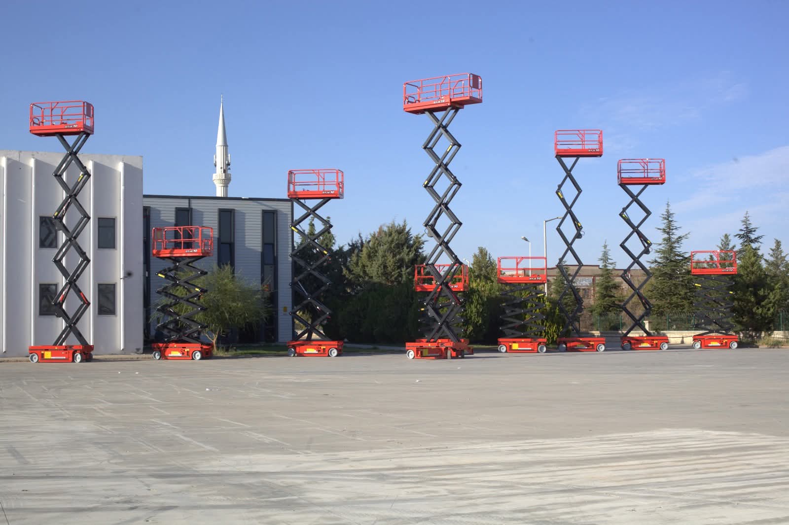 ​سيزر لفت للايجار الدمام ( حلول رفع ذكية ) ارتفاع 14 متر و 16 متر — موديل السنة ✨