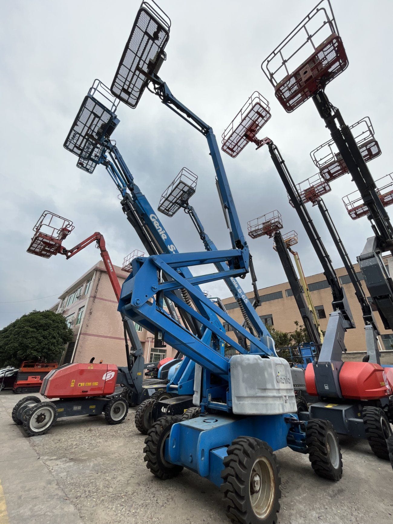 🏗️ تأجير ( بوم لفت ) مان لفت للأيجار في الرياض والخرج والدرعية – رافعات تلسكوبية شاهقة – 2026 ​