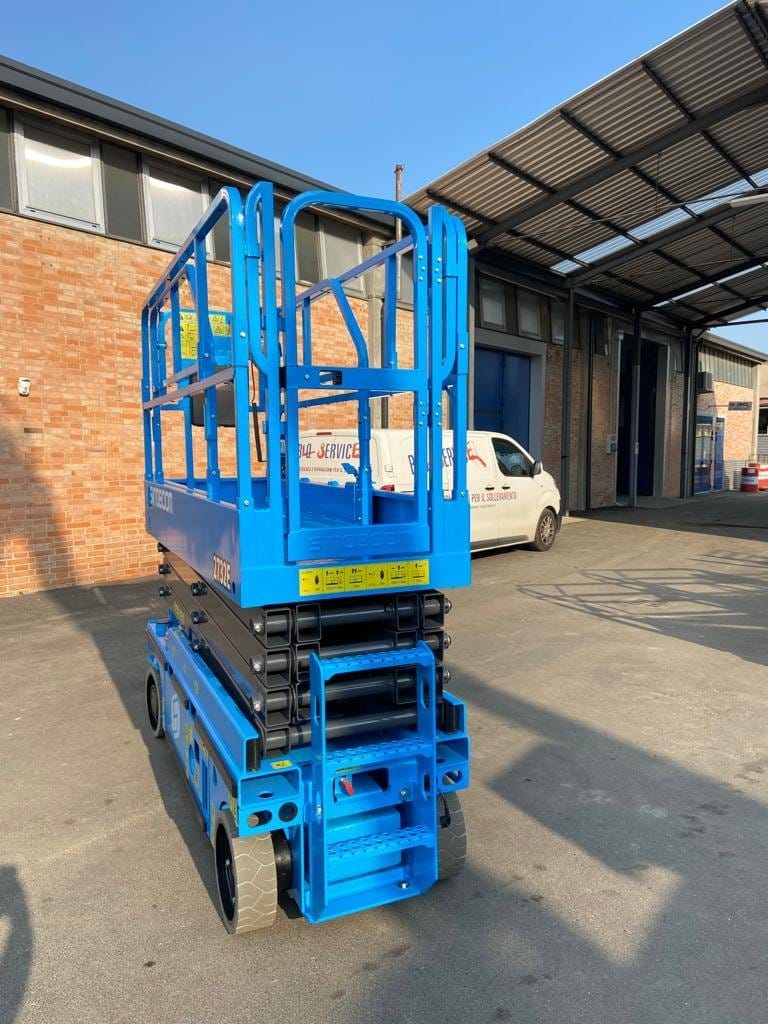 🔥 | Scissor Lift | For Rent in Jeddah, Makkah & Jamum | Professional Lifting Service